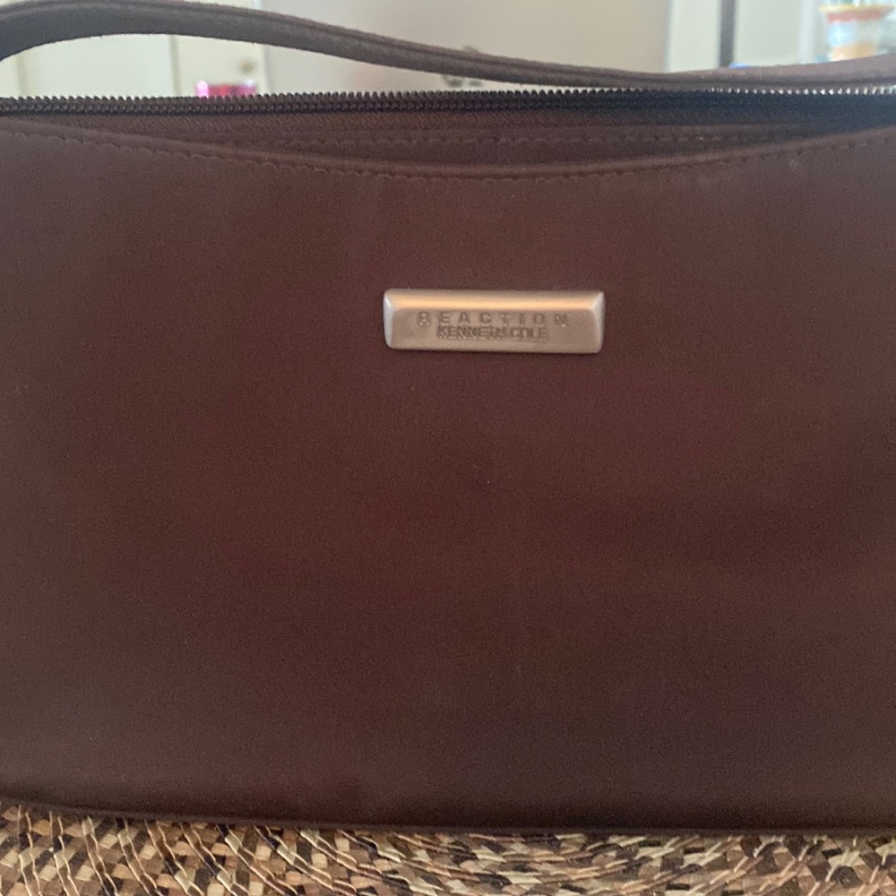 Banquette Kenneth Cole Reaction -3 Zipper Compartments-Clean inside/out-